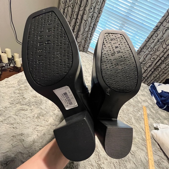 Black Leather Knee Boots - size 6 - Picture 7 of 10